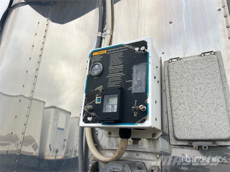 Utility VS3DX 53 ft x 102 in Tri/A Heated Van Trailer Furgons