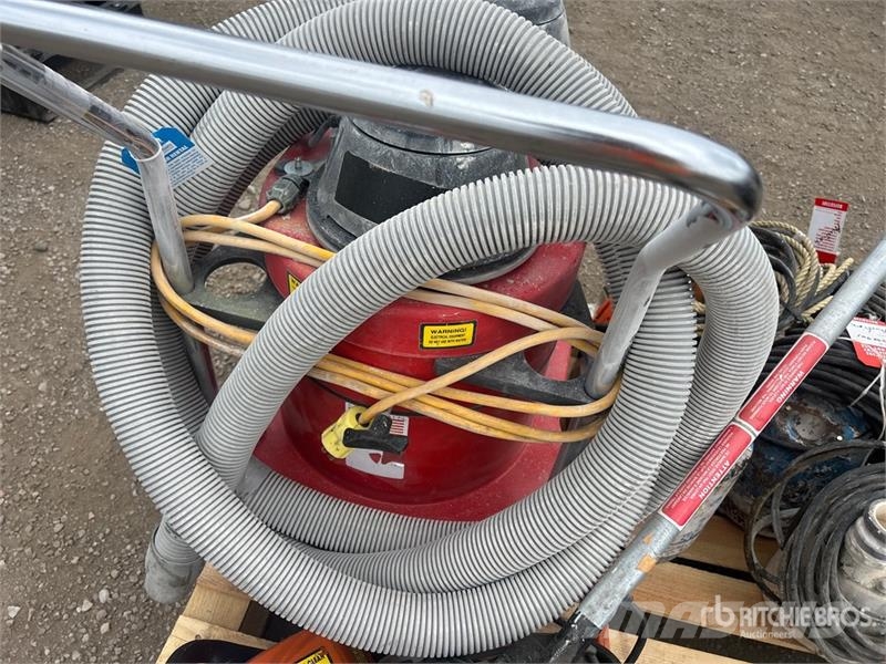 Vacuum Cleaner (Inoperable) 진공 청소기