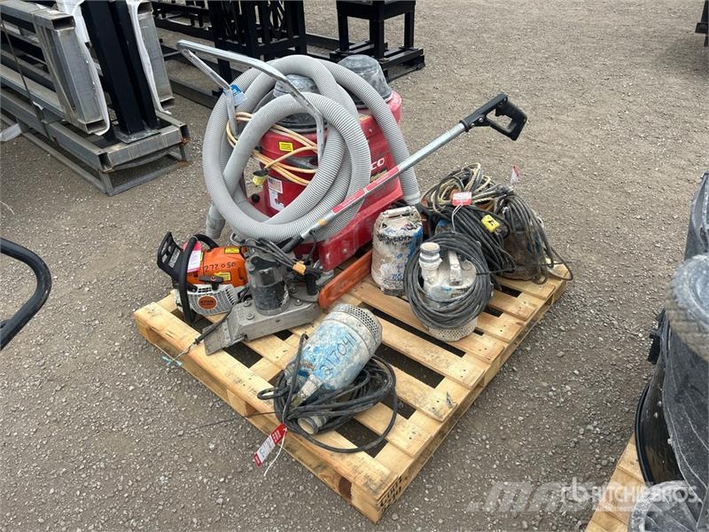Vacuum Cleaner (Inoperable) 진공 청소기