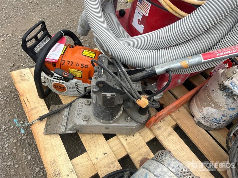 Vacuum Cleaner (Inoperable) 진공 청소기