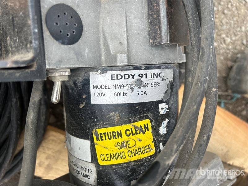Vacuum Cleaner (Inoperable) 진공 청소기