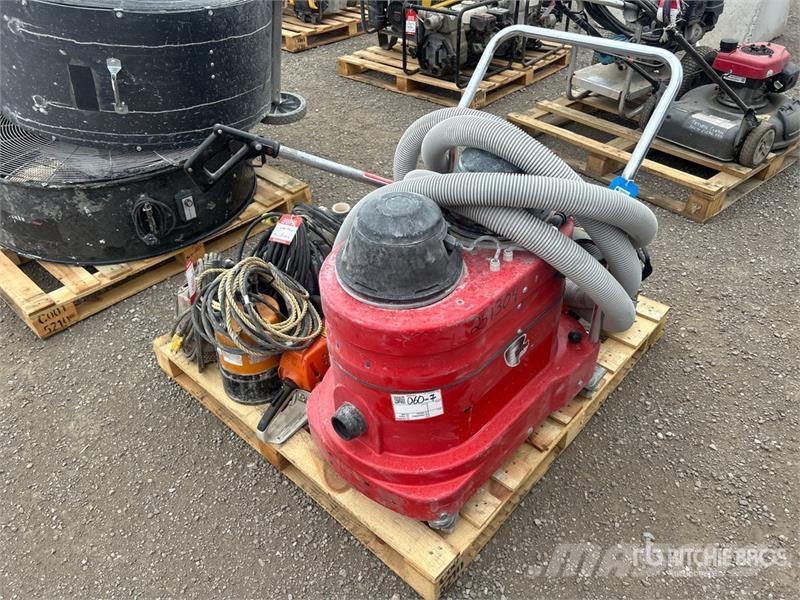 Vacuum Cleaner (Inoperable) 진공 청소기