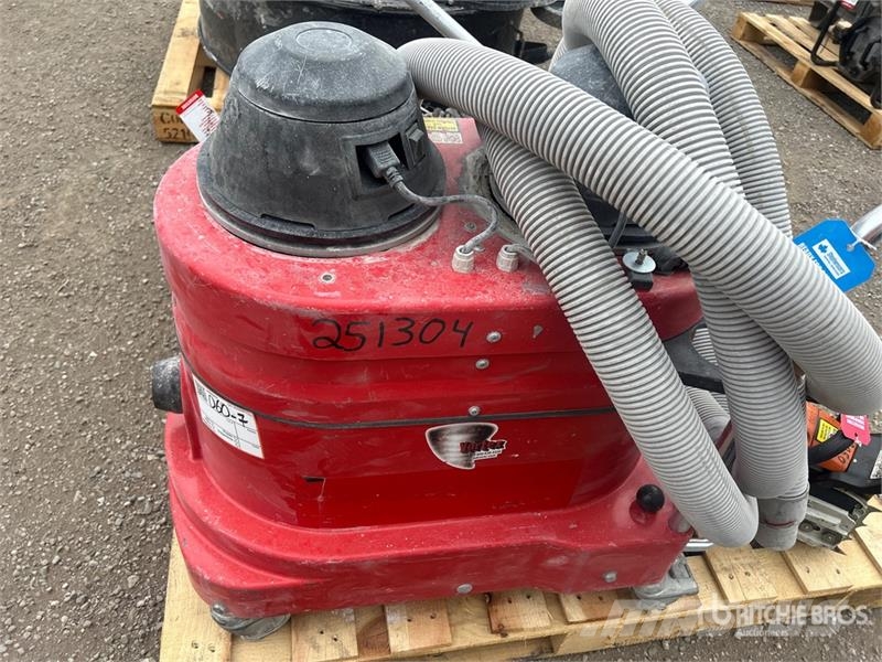 Vacuum Cleaner (Inoperable) 진공 청소기