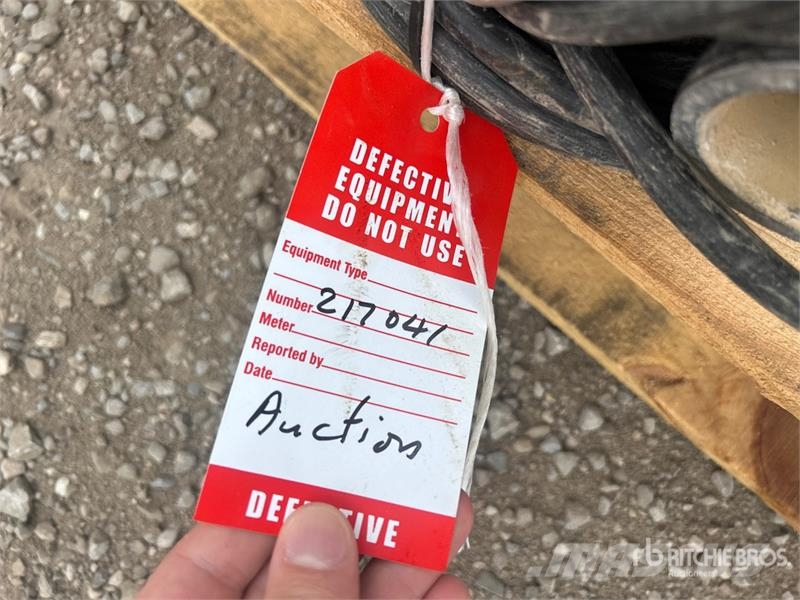Vacuum Cleaner (Inoperable) 진공 청소기