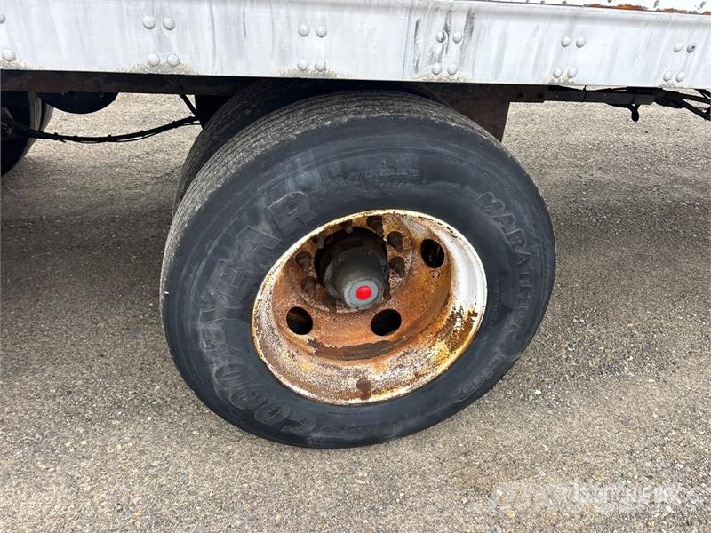 Vanguard 53 ft x 102 in Tri/A Van Trailer Прицепы-фургоны