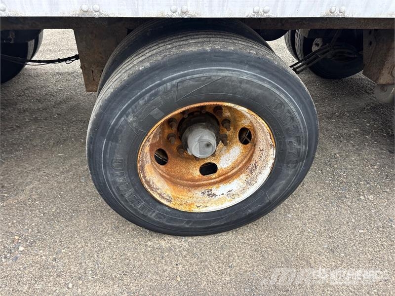 Vanguard 53 ft x 102 in Tri/A Van Trailer Прицепы-фургоны