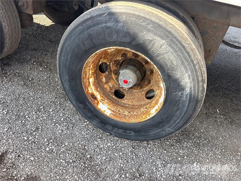 Vanguard 53 ft x 102 in Tri/A Van Trailer مقطورات ذات هيكل صندوقي
