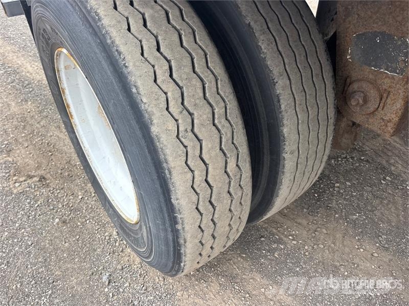Vanguard 53 ft x 102 in Tri/A Van Trailer Прицепы-фургоны