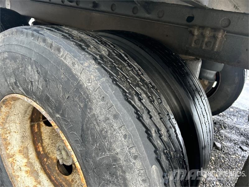 Vanguard 53 ft x 102 in T/A Van Trailer Dengtos priekabos