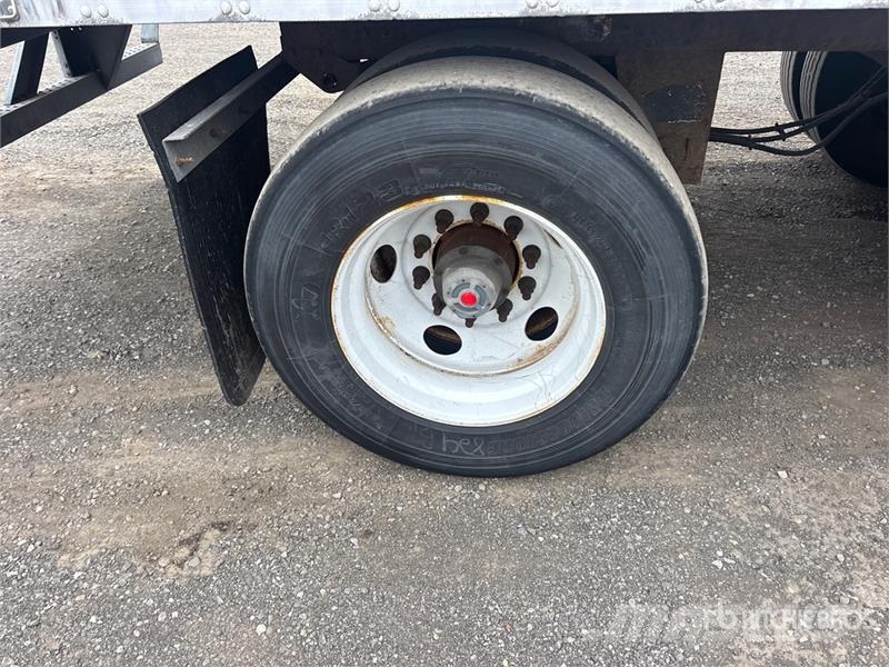 Vanguard 53 ft x 102 in Tri/A Van Trailer Прицепы-фургоны