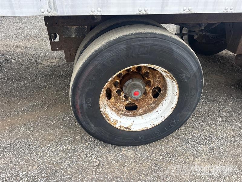 Vanguard 53 ft x 102 in Tri/A Van Trailer Прицепы-фургоны