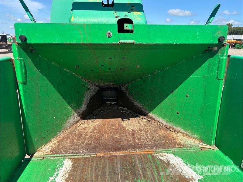 Vermeer BC600 Tow-Behind Wood Chipper Broyeur de végétaux