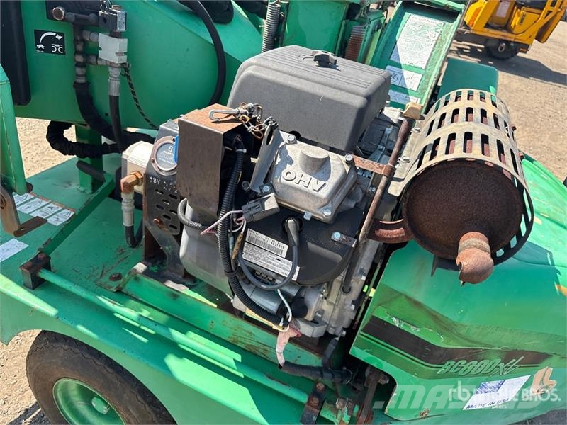 Vermeer BC600 Tow-Behind Wood Chipper Broyeur de végétaux