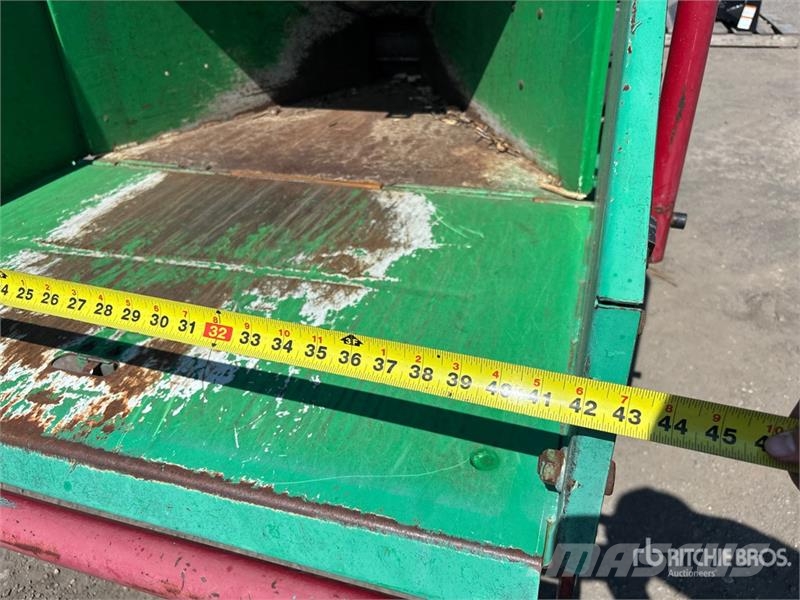 Vermeer BC600 Tow-Behind Wood Chipper Broyeur de végétaux