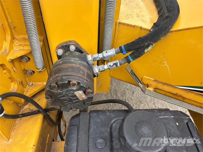 Vermeer BC700XL Tow-Behind Wood Chipper ウッドチッパー