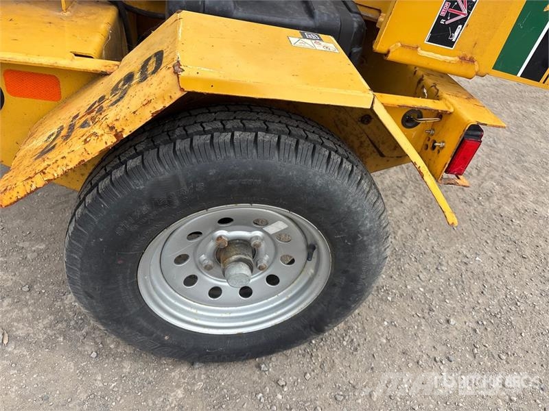 Vermeer BC700XL Tow-Behind Wood Chipper ウッドチッパー