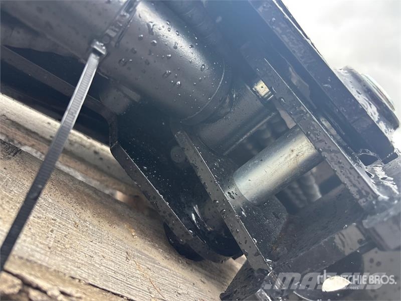 Vicsec VCT600 24 in Hydraulic Tilting Excavator Bucket (U Pistoane