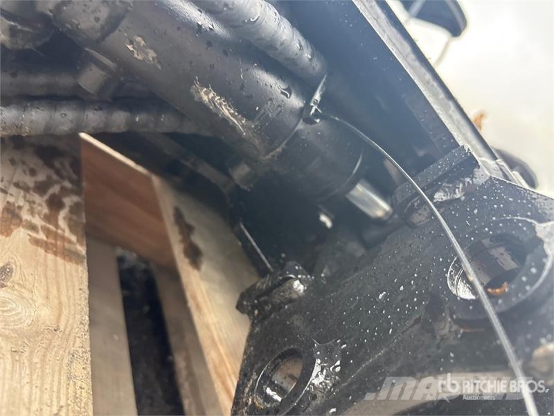 Vicsec VCT600 24 in Tilting Excavator Bucket (Unused) Cucharones