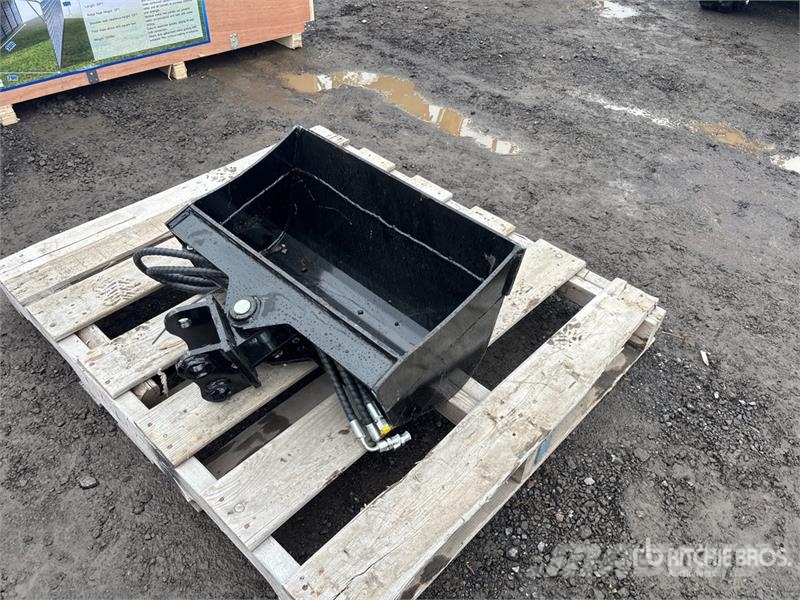 Vicsec VCT600 24 in Tilting Excavator Bucket (Unused) Cucharones