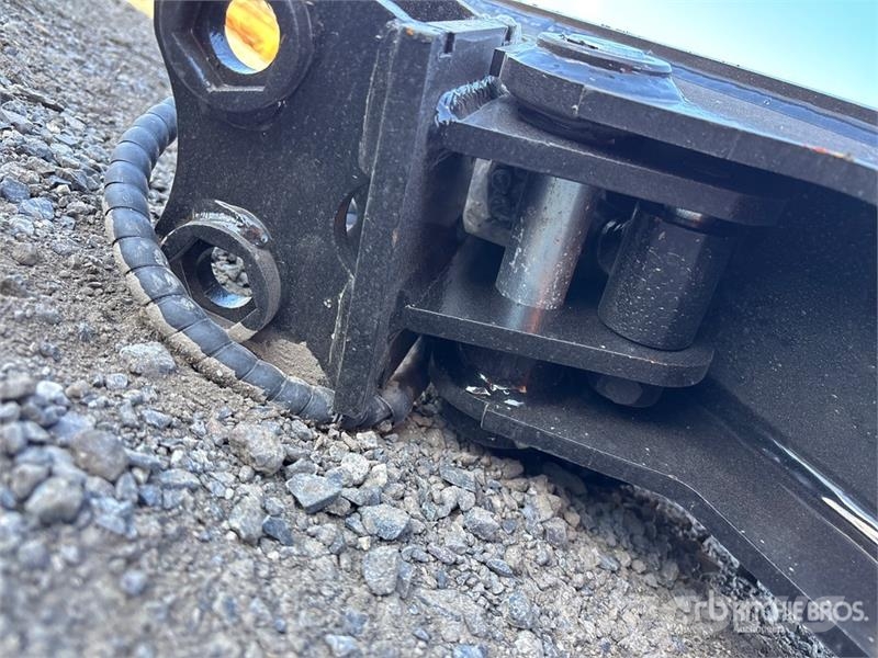 Vicsec VCT600 24 in Tilting Excavator Bucket (Unused) دلاء