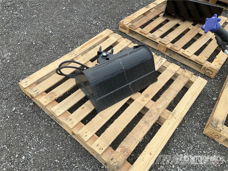 Vicsec VCT600 24 in Tilting Excavator Bucket (Unused) دلاء