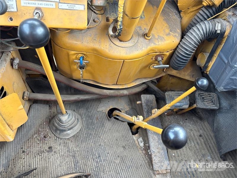 Vohl DV904-400T 7 ft 7 in Snow Blower Dezapezitoare