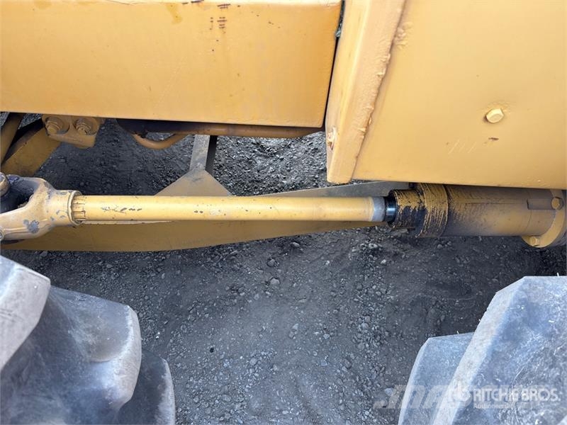 Vohl DV904-400T 7 ft 7 in Snow Blower Dezapezitoare