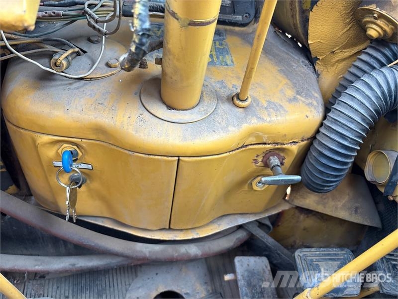 Vohl DV904-400T 7 ft 7 in Snow Blower Dezapezitoare