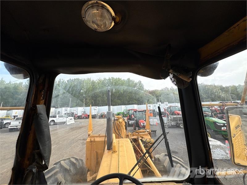 Vohl DV904-400T 7 ft 7 in Snow Blower Dezapezitoare