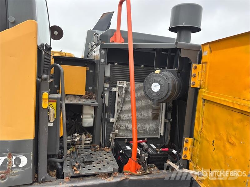 Volvo EC140EL 대형 굴삭기 29톤 이상