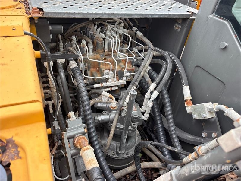 Volvo EC140EL 대형 굴삭기 29톤 이상