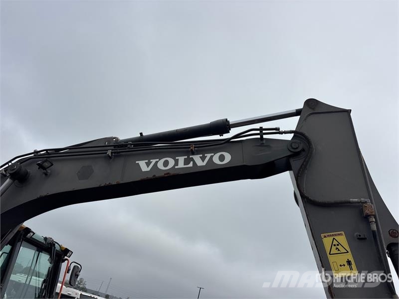 Volvo EC140EL 대형 굴삭기 29톤 이상