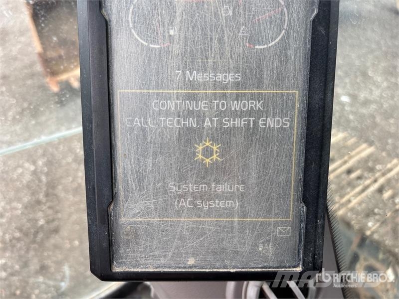 Volvo EC140EL 대형 굴삭기 29톤 이상