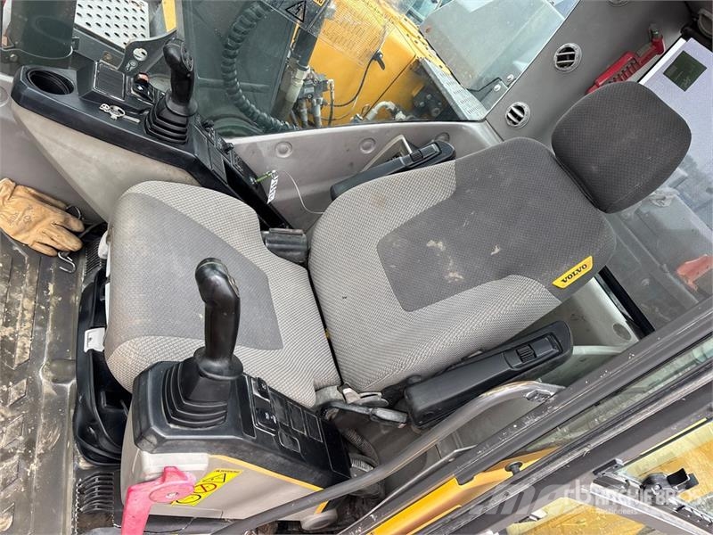 Volvo EC140EL 대형 굴삭기 29톤 이상
