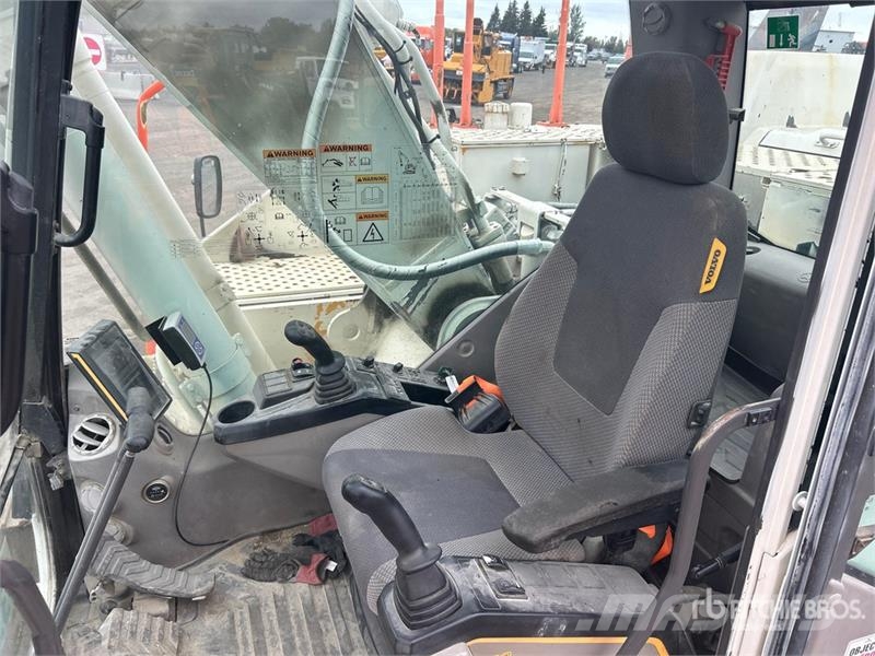 Volvo EC220EL Tracked Excavator Roomikekskavaatorid