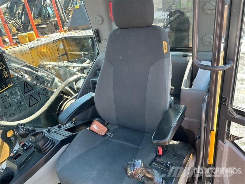 Volvo EC220EL Tracked Excavator Raupenbagger