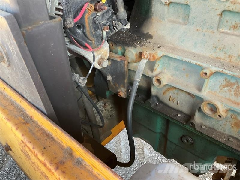 Volvo G960 معدات تمهيد الطرق