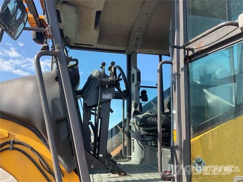 Volvo G960 معدات تمهيد الطرق