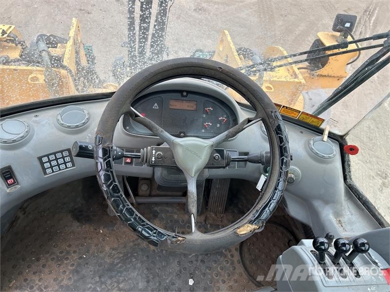 Volvo L120E Wheel Loader Iekrāvēji uz riteņiem