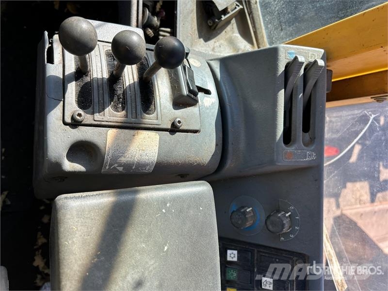 Volvo L70C لوادر بعجل