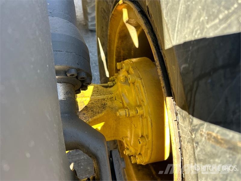 Volvo L70C لوادر بعجل