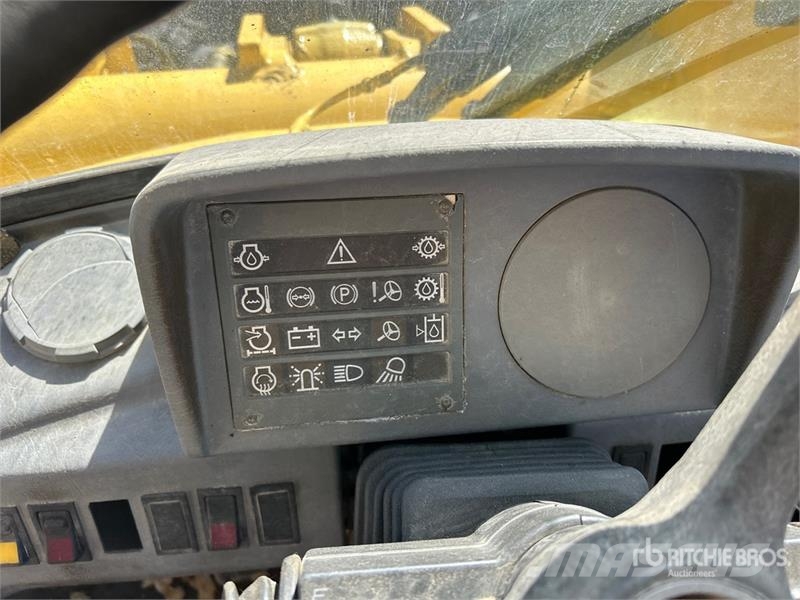 Volvo L70C لوادر بعجل