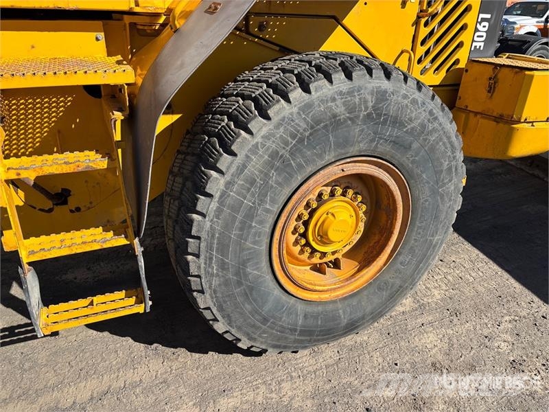 Volvo L90E Фронтальные погрузчики