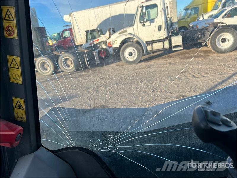 Volvo MC110C Two-Speed Skid Steer Loader لوادر انزلاقية التوجيه