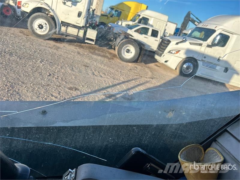 Volvo MC110C Two-Speed Skid Steer Loader لوادر انزلاقية التوجيه