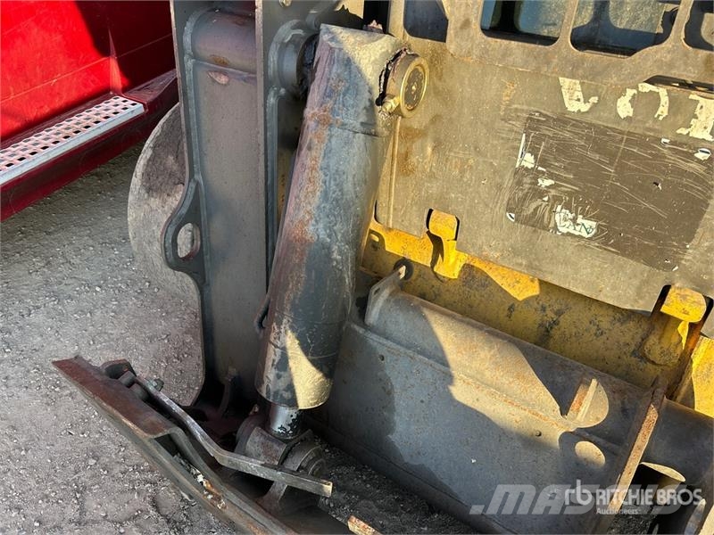 Volvo MC110C Two-Speed Skid Steer Loader لوادر انزلاقية التوجيه