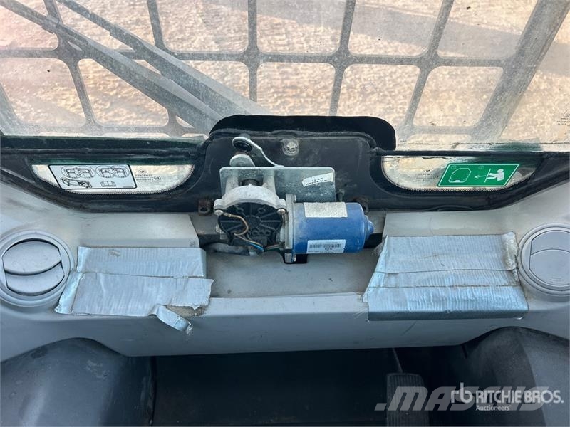 Volvo MC110C Two-Speed Skid Steer Loader لوادر انزلاقية التوجيه