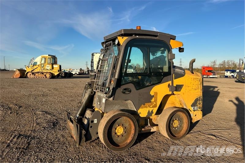 Volvo MC110C Two-Speed Skid Steer Loader لوادر انزلاقية التوجيه
