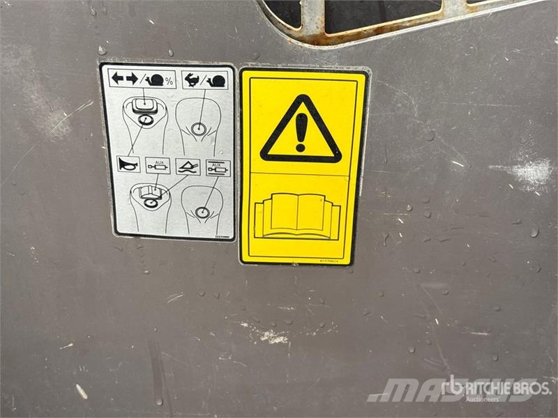 Volvo MC60C T4 Skid Steer Loader لوادر انزلاقية التوجيه