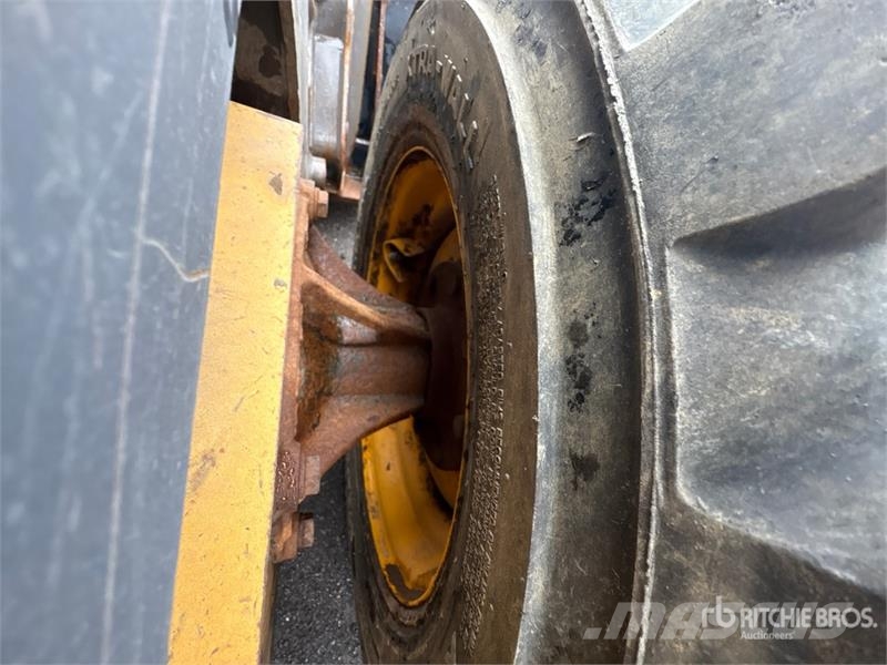Volvo MC60C T4 Skid Steer Loader لوادر انزلاقية التوجيه